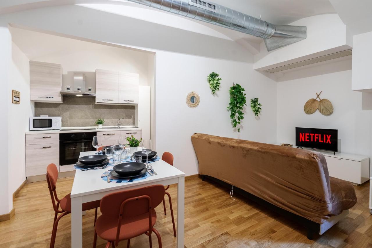 Centro Storico Duomo A 5 Minuti Love Suite Wifi Netflix Mailand Exterior foto